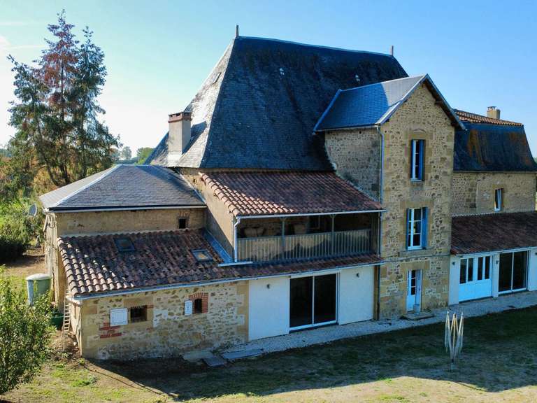 Appartement Pressac - 5 chambres - 297m²