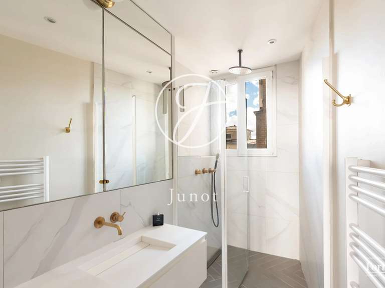 Apartment Paris 18e - 3 bedrooms - 109m²