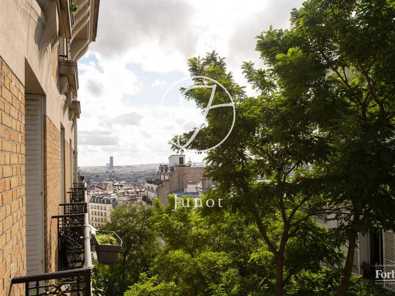 Apartment Paris 18e - 3 bedrooms - 109m²