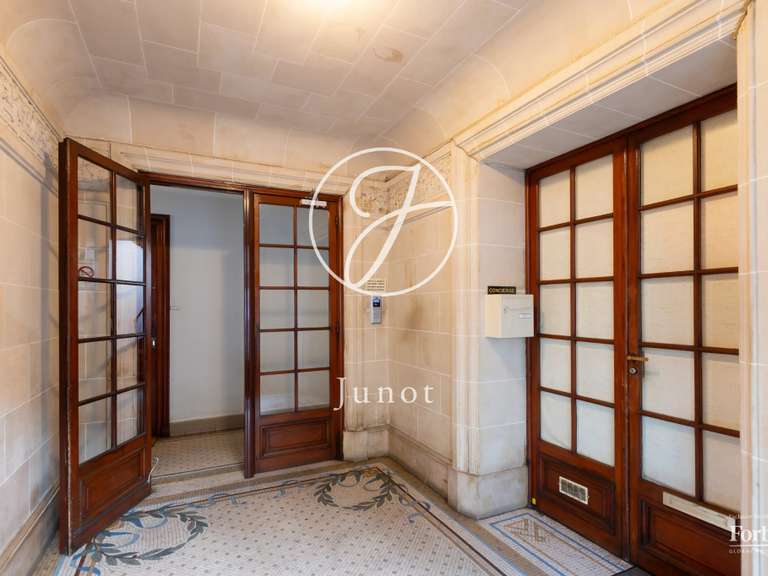 Apartment Paris 18e - 3 bedrooms - 109m²