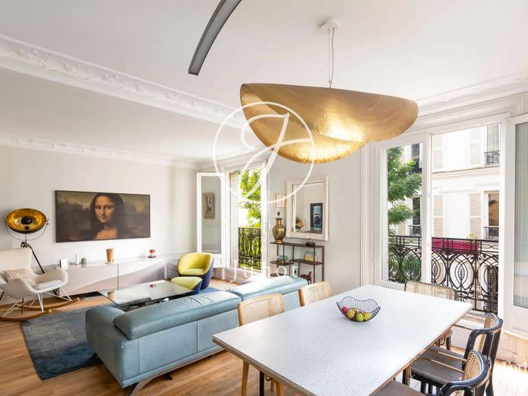 Apartment Paris 18e - 3 bedrooms - 109m²