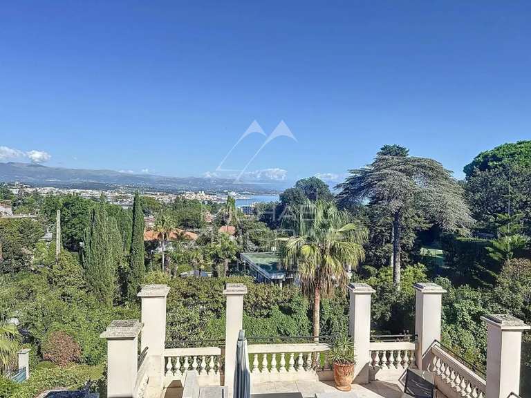 Apartment Cap-d-antibes - 3 bedrooms - 130m²