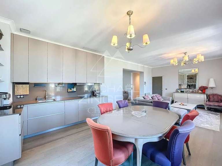 Apartment Cap-d-antibes - 3 bedrooms - 121m²
