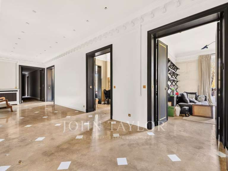 Appartement Paris 16e - 6 chambres - 336m²