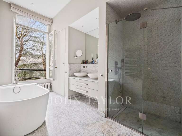 Appartement Paris 16e - 6 chambres - 256m²
