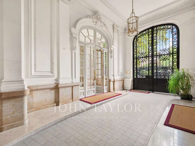 Appartement Paris 16e - 3 chambres - 240m²