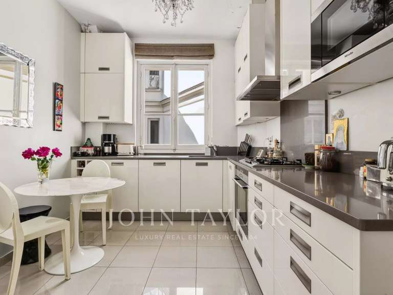 Appartement Paris 16e - 4 chambres - 213m²