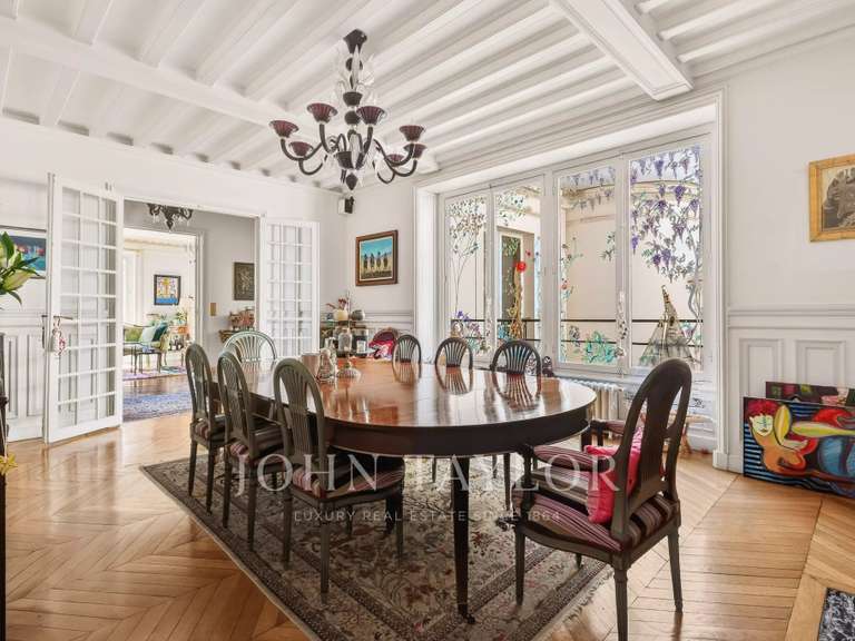 Appartement Paris 16e - 4 chambres - 213m²