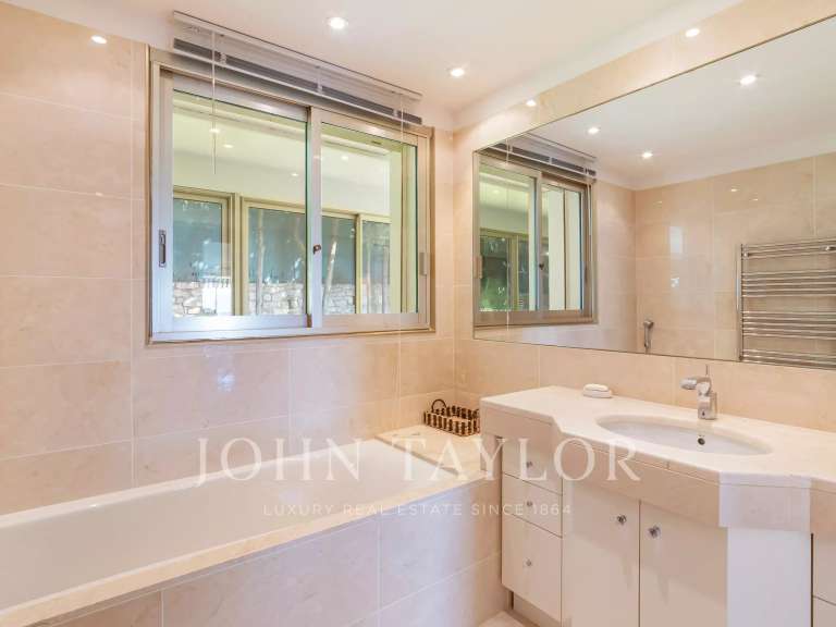 Apartment with Sea view Le Cannet - 3 bedrooms - 147m²