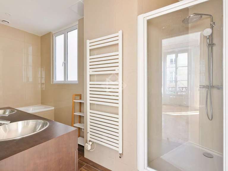 Appartement Paris 9e - 3 chambres - 144m²