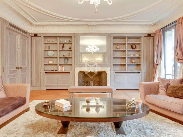 Apartment Paris 8e - 1 bedroom - 125m²