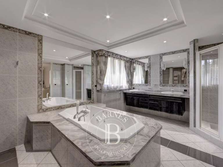 Appartement Prévessin-Moëns - 5 chambres - 349m²