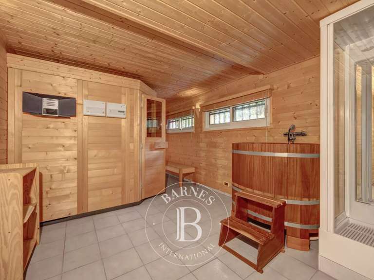 Appartement Prévessin-Moëns - 5 chambres - 349m²