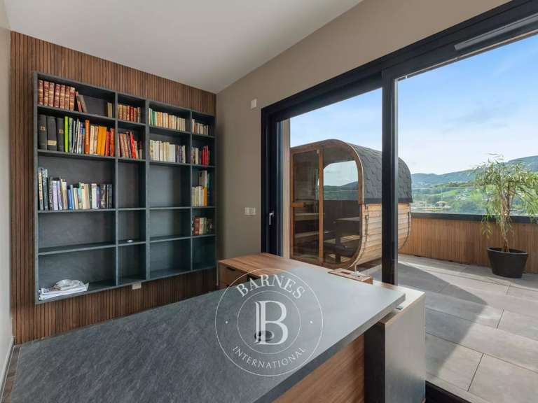 Appartement Rumilly - 4 chambres - 189m²