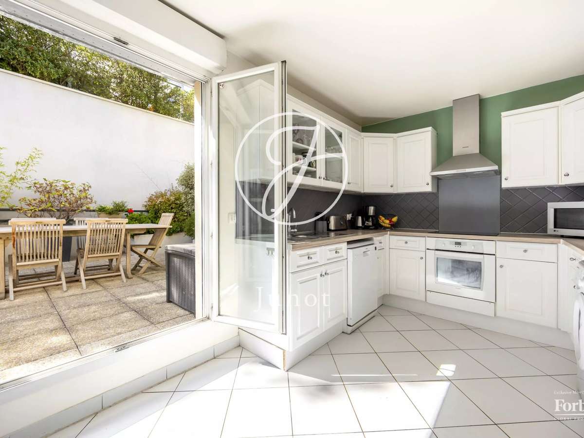 Apartment Courbevoie
