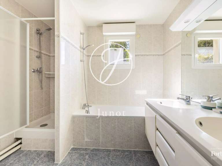 Apartment Courbevoie - 4 bedrooms - 165m²