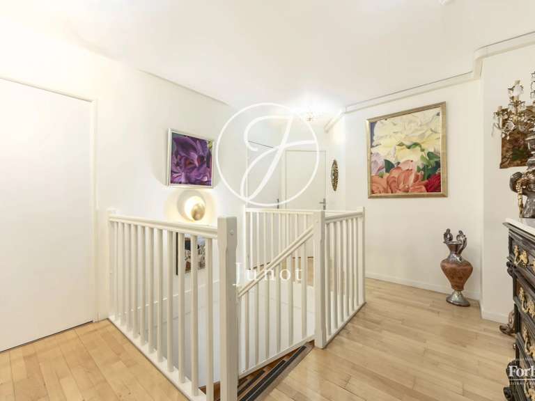 Apartment Courbevoie - 4 bedrooms - 165m²