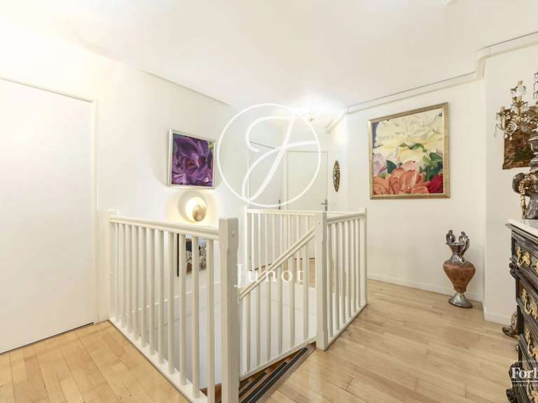 Appartement Courbevoie - 4 chambres - 165m²