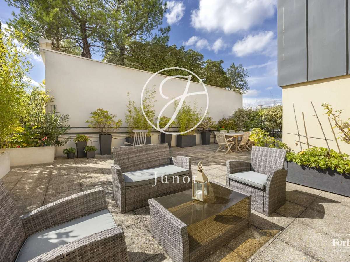Apartment Courbevoie