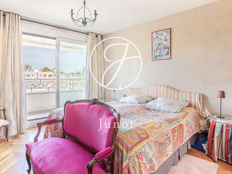 Apartment Neuilly-sur-Seine - 3 bedrooms - 134m²