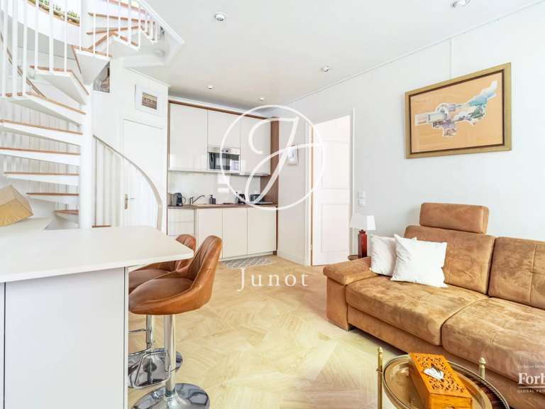 Apartment Neuilly-sur-Seine - 3 bedrooms - 155m²