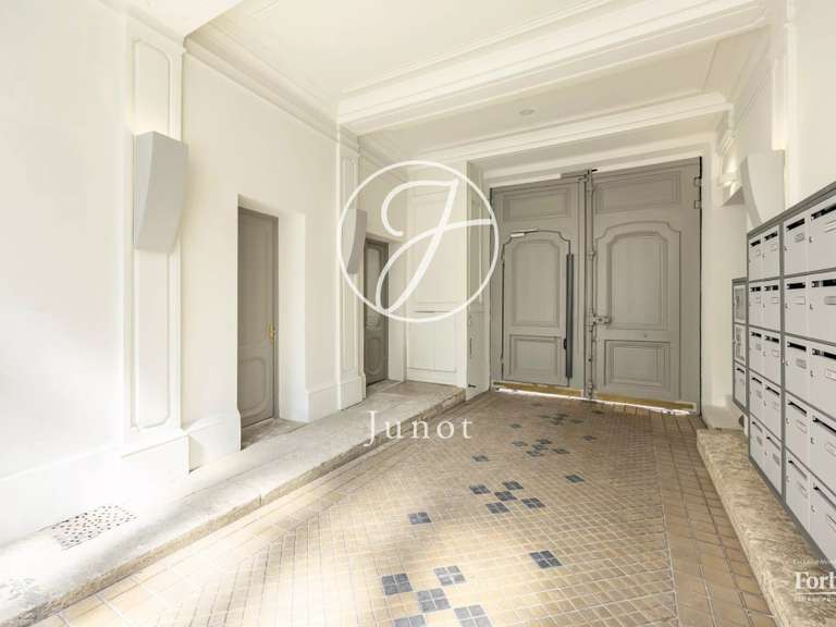 Appartement Paris 9e - 3 chambres - 106m²