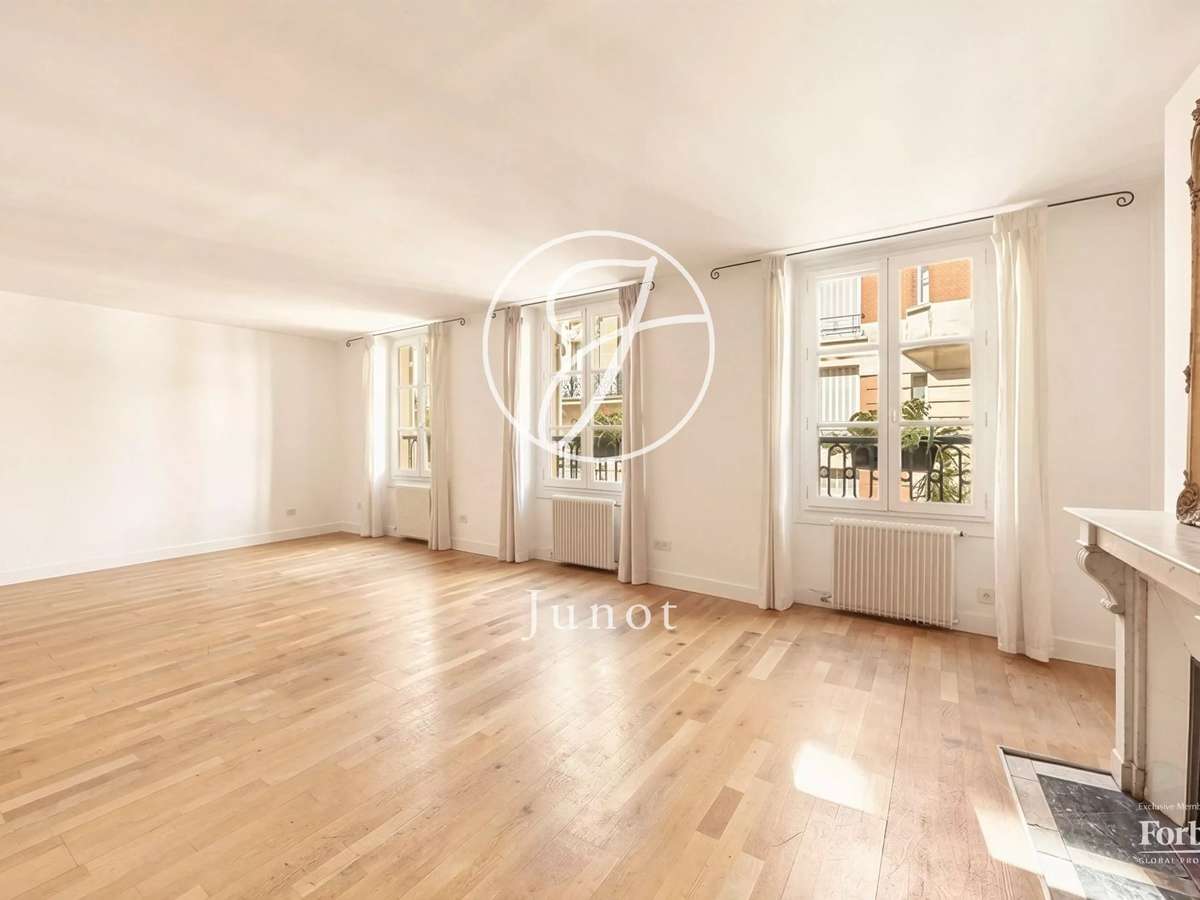 Apartment Paris 9e