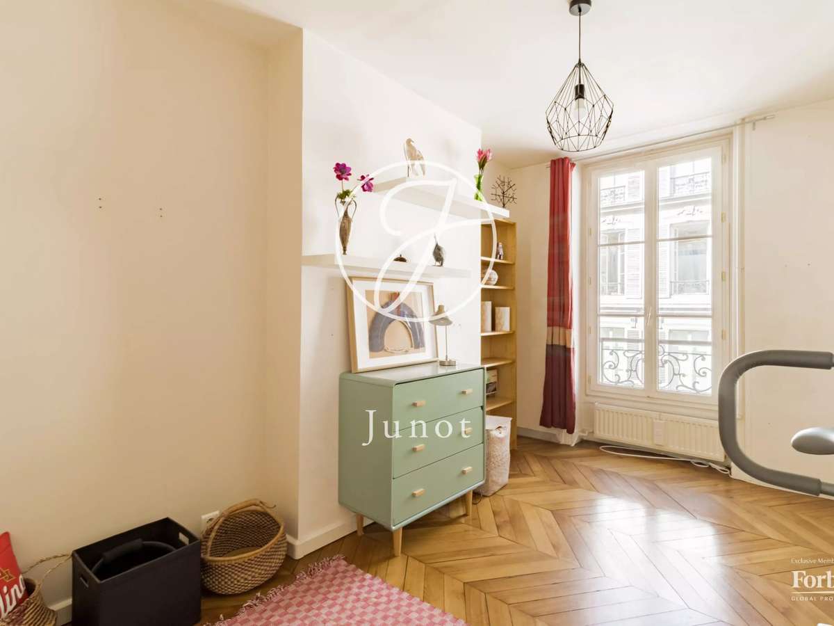 Apartment Paris 9e