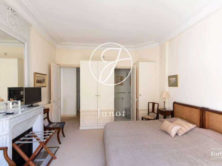 Appartement Paris 16e - 3 chambres - 153m²
