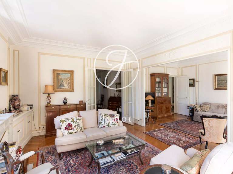 Appartement Paris 16e - 3 chambres - 153m²