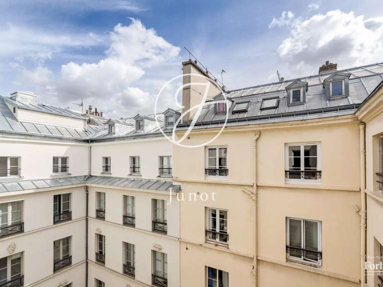 Appartement Paris 9e - 2 chambres - 67m²