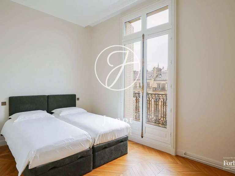Appartement Paris 16e - 4 chambres - 142m²