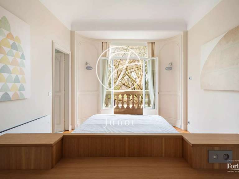 Appartement Paris 7e - 2 chambres - 107m²
