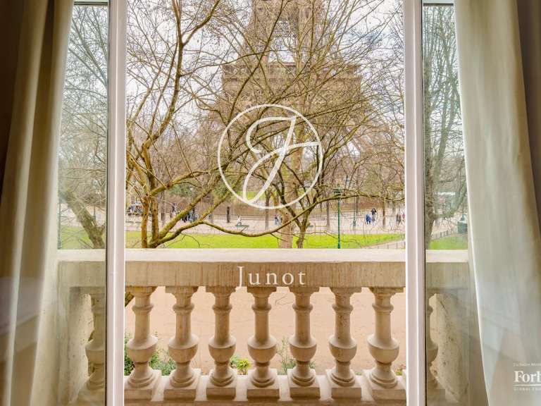 Appartement Paris 7e - 2 chambres - 107m²