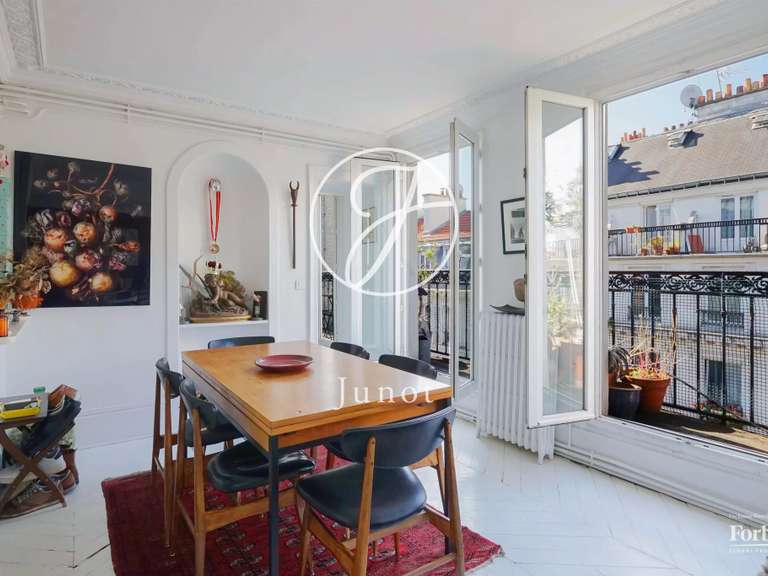 Appartement Paris 10e - 2 chambres - 115m²