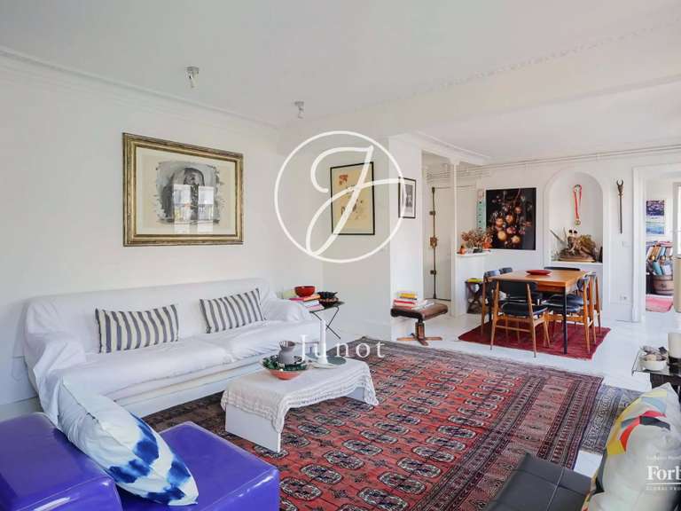 Appartement Paris 10e - 2 chambres - 115m²