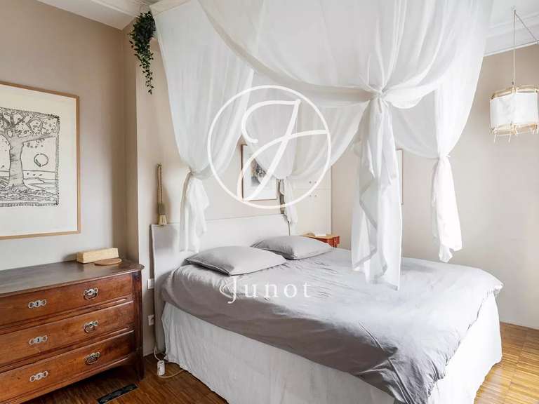 Appartement Paris 10e - 2 chambres - 70m²
