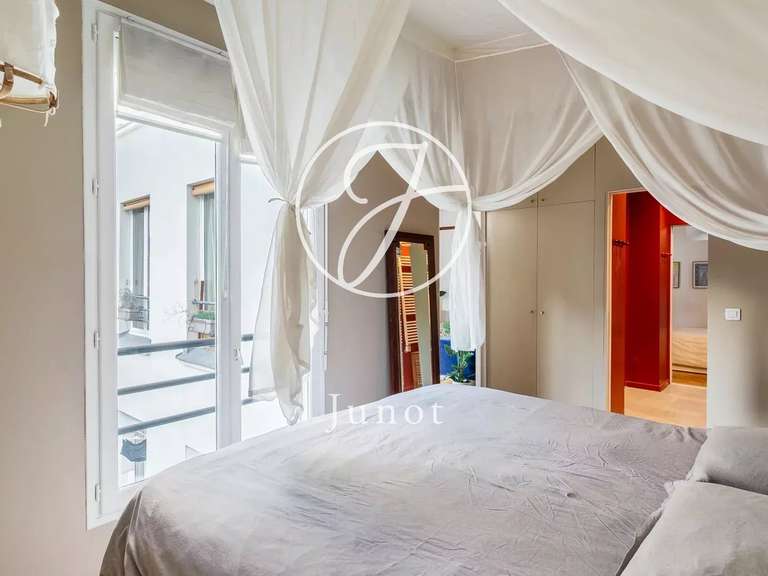 Appartement Paris 10e - 2 chambres - 70m²