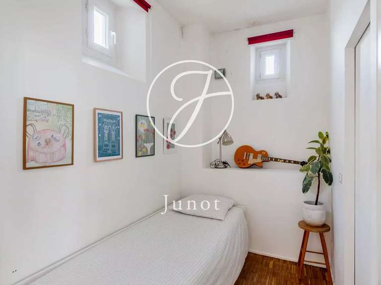 Appartement Paris 10e - 2 chambres - 70m²