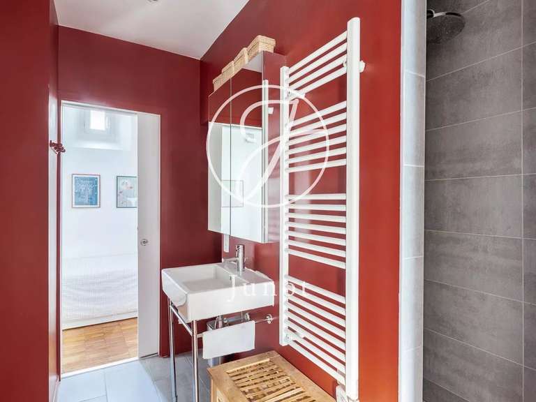 Appartement Paris 10e - 2 chambres - 70m²