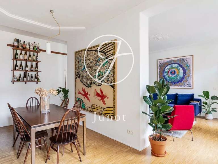 Appartement Paris 10e - 2 chambres - 70m²