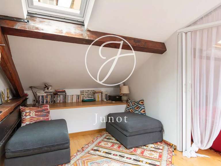Appartement Paris 10e - 2 chambres - 81m²