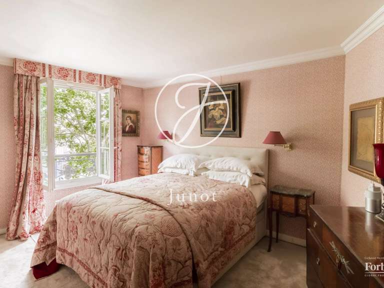Appartement Paris 17e - 4 chambres - 147m²