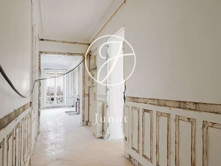 Appartement Paris 8e - 2 chambres - 125m²