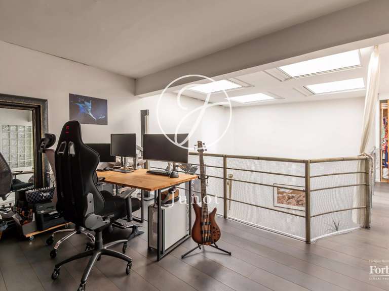 Appartement Paris 18e - 2 chambres - 137m²