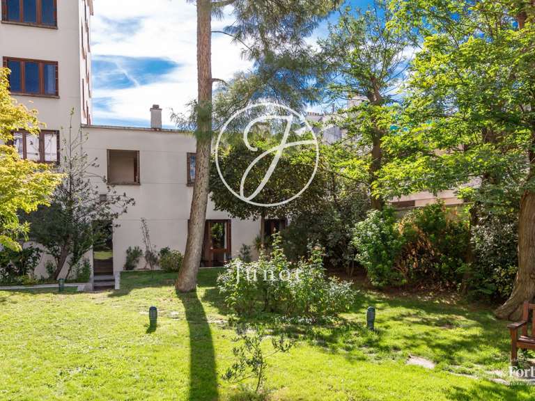 Appartement Paris 18e - 2 chambres - 137m²