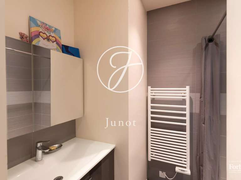 Appartement Paris 18e - 2 chambres - 137m²