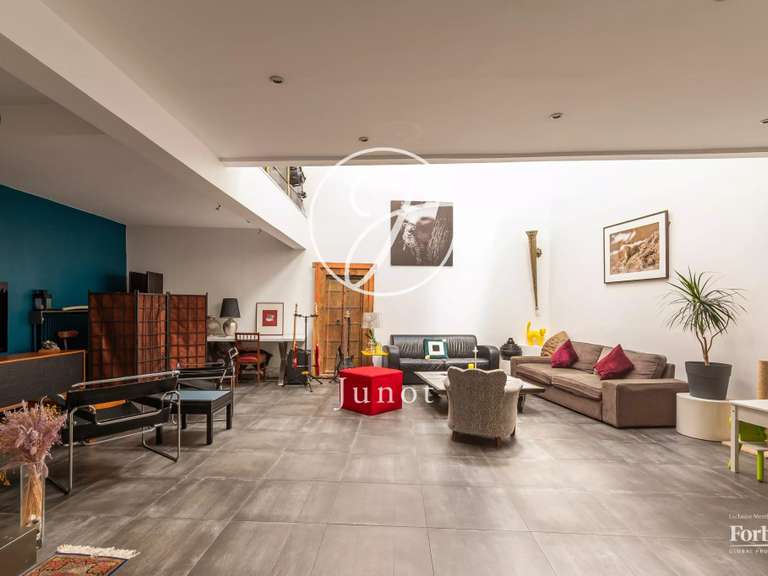 Appartement Paris 18e - 2 chambres - 137m²