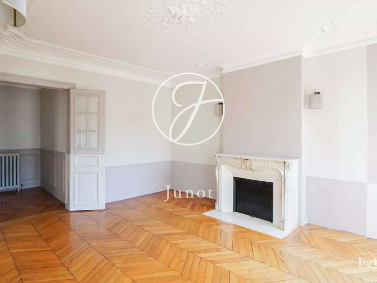Appartement Paris 1er - 2 chambres - 110m²