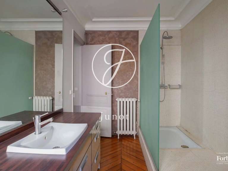 Appartement Paris 1er - 2 chambres - 110m²